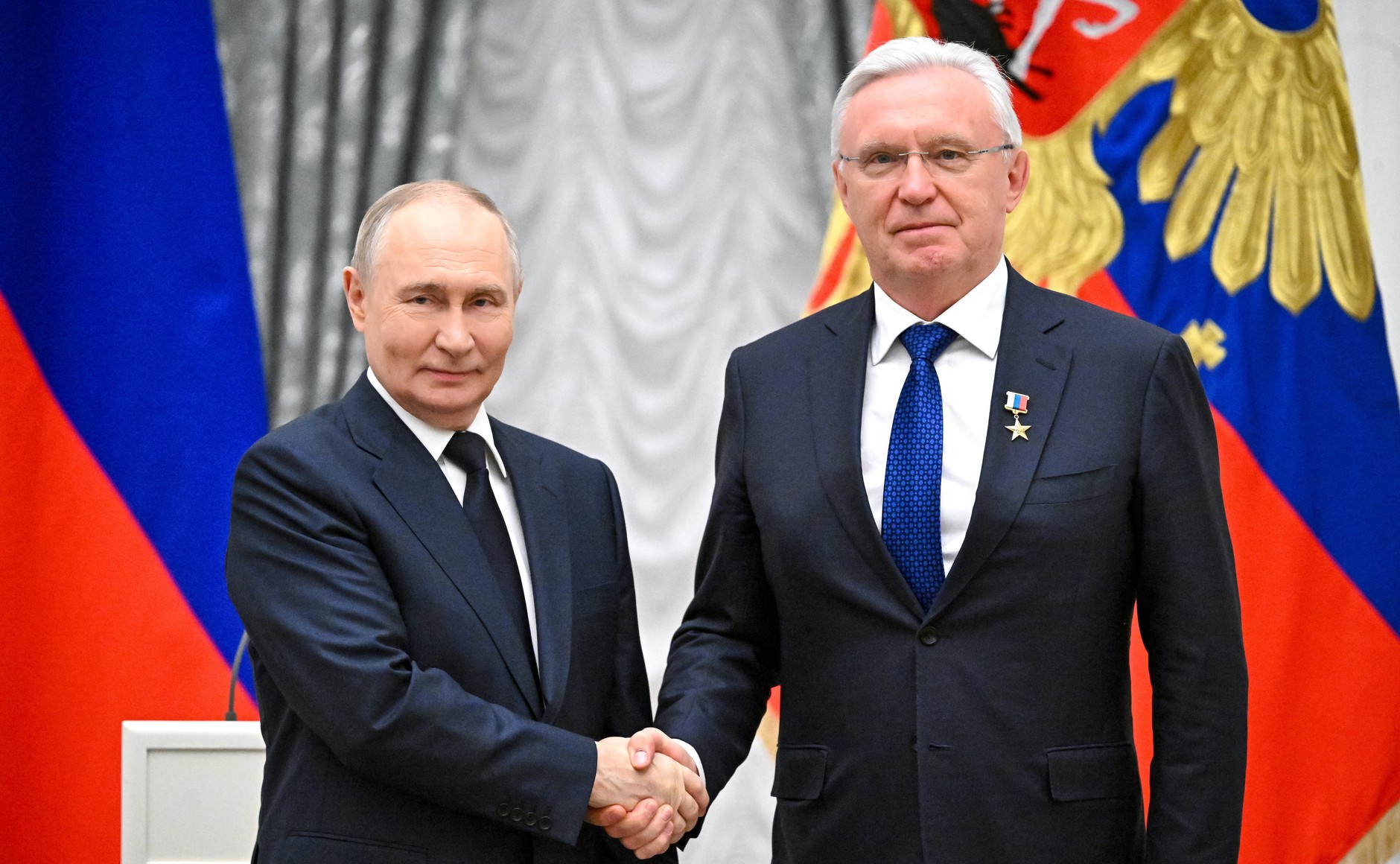 Президент России Владимир Путин вручил Сергею Когогину государственную награду