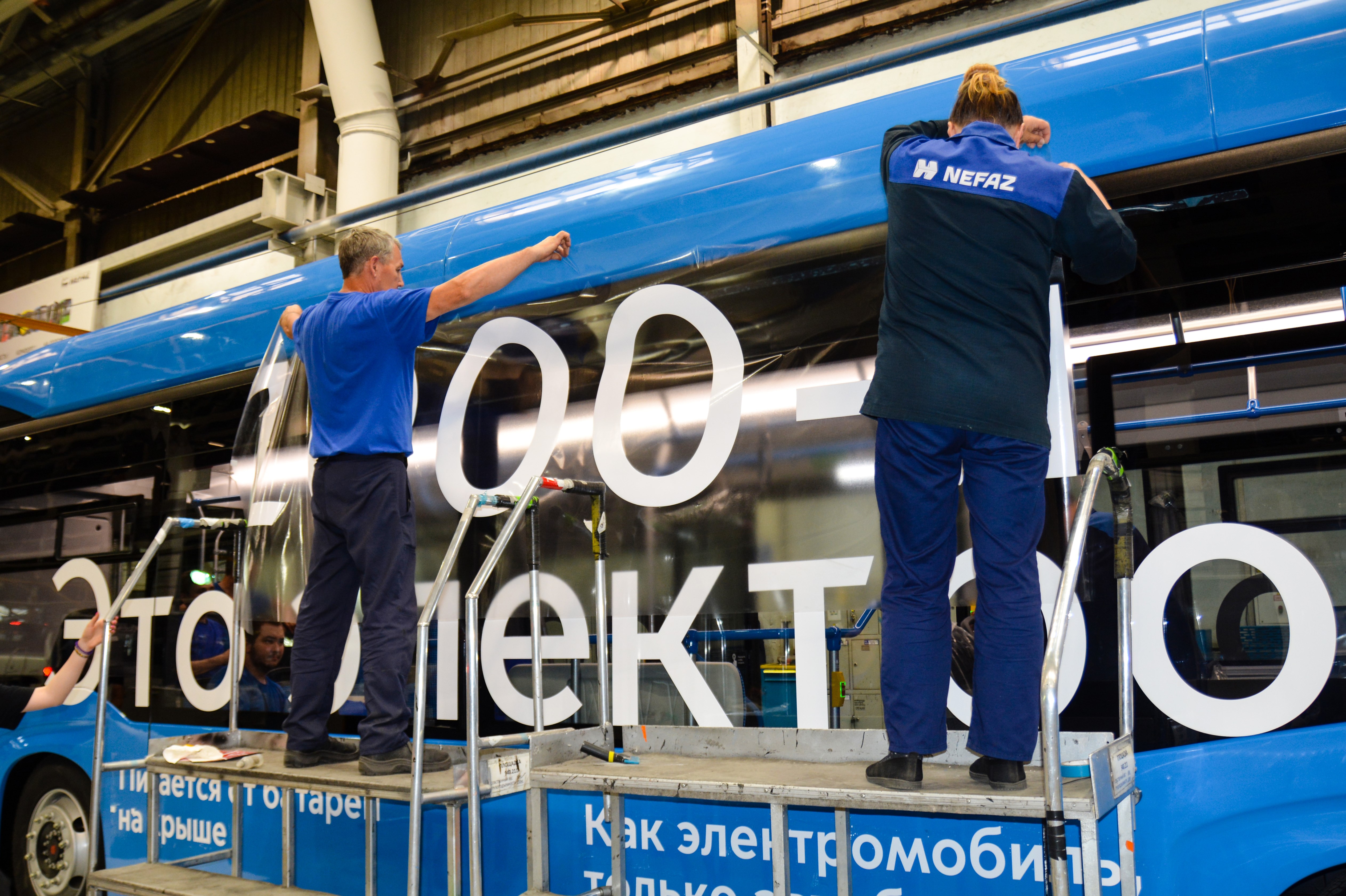 На «НЕФАЗе» отметили юбилей цеха сборки автобусов №23